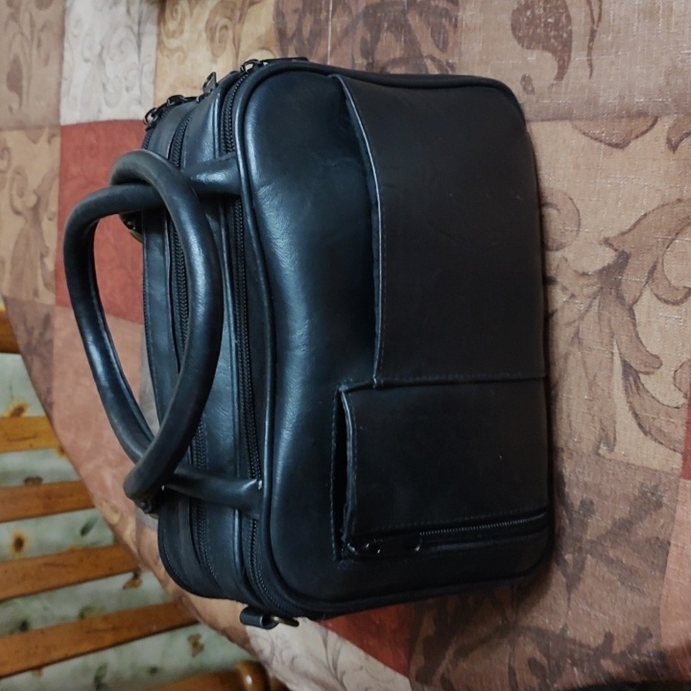 Classic Black Hand Bag - Picture 2 of 15